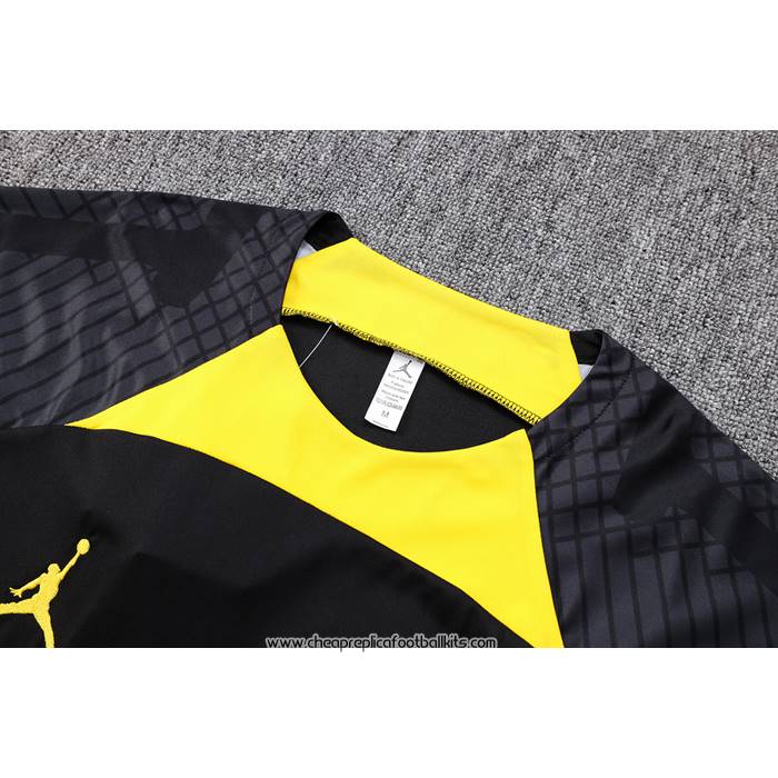 Tracksuit
 Paris Saint-Germain Jordan 2023-2024 Short Sleeve
 Black
 - Shorts

